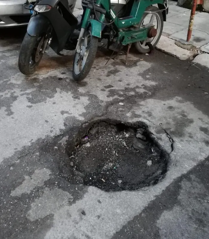 Palermo, via M. Silvaggio: buca pericolosissima
