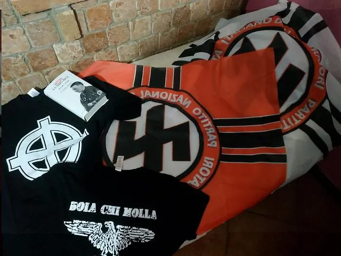 Dalla razza alle lingue regionali, il manifesto del Partito nazista scoperto dalla Digos di Enna