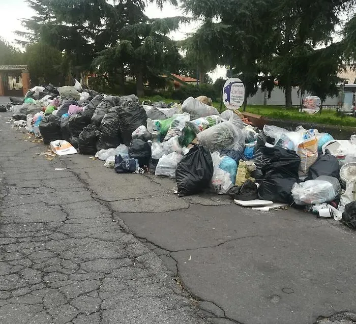 Pedara, piazzale dello Sport: "Una vera indecenza"