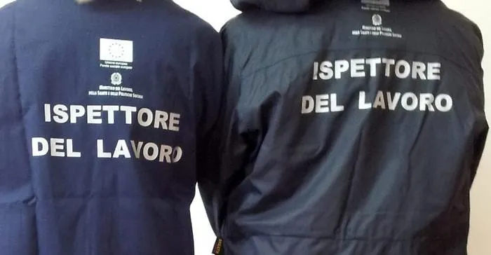 Messina, ispettori del lavoro in bar, pasticcerie e aziende edili: multe