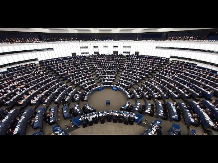 "Giovani in Europa con... merito", lo stage remunerato per laureati al Parlamento Ue