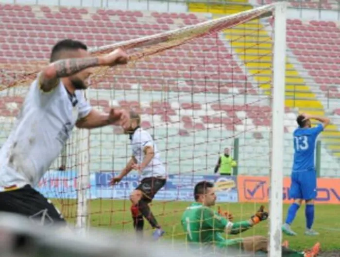 Il Messina rischia contro la Paganese ma alla fine agguanta un meritato pareggio