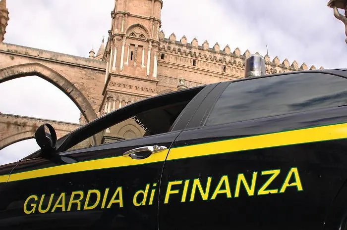Palermo, arrestato per truffa falso promotore finanziario