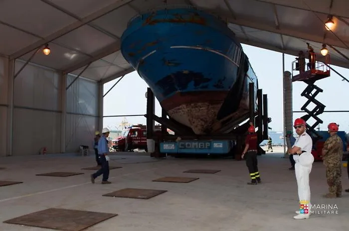 Oltre 2000 migranti sbarcati in Sicilia a Melilli estratti 217 corpi dal relitto