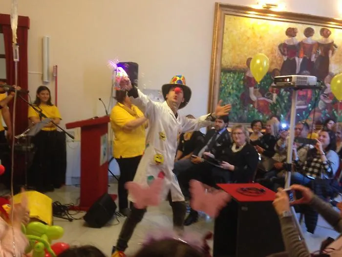 La cura del sorriso: al Garibaldi comincia in allegria il primo corso di clownterapia per volontari
