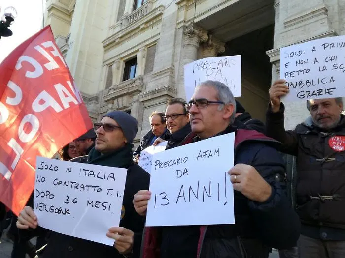 Sit in a Roma per chiedere la stabilizzazione dei precari degli Afam
