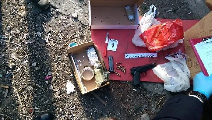 Un chilo di hashish e una pistola nasconti in un box abusivo al Villaggio Zia Lisa