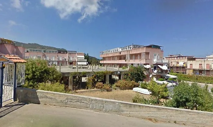 Pollina, via libera all'abbattimento dello &laquo;scheletro&raquo; di piazza Pertini