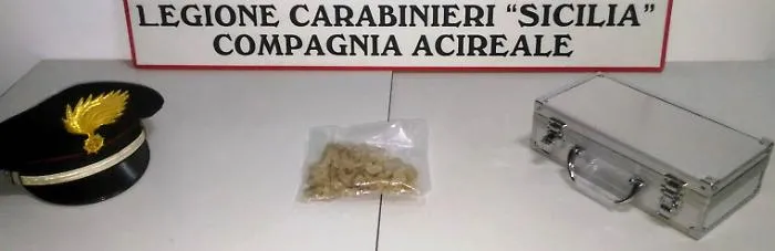Bloccato con una valigetta piena di ecstasy: arrestato