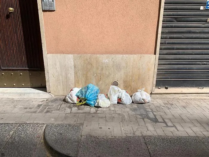 Catania: in Via Canfora gli operatori hanno nuovamente dimenticato di ritirare l&rsquo;umido 