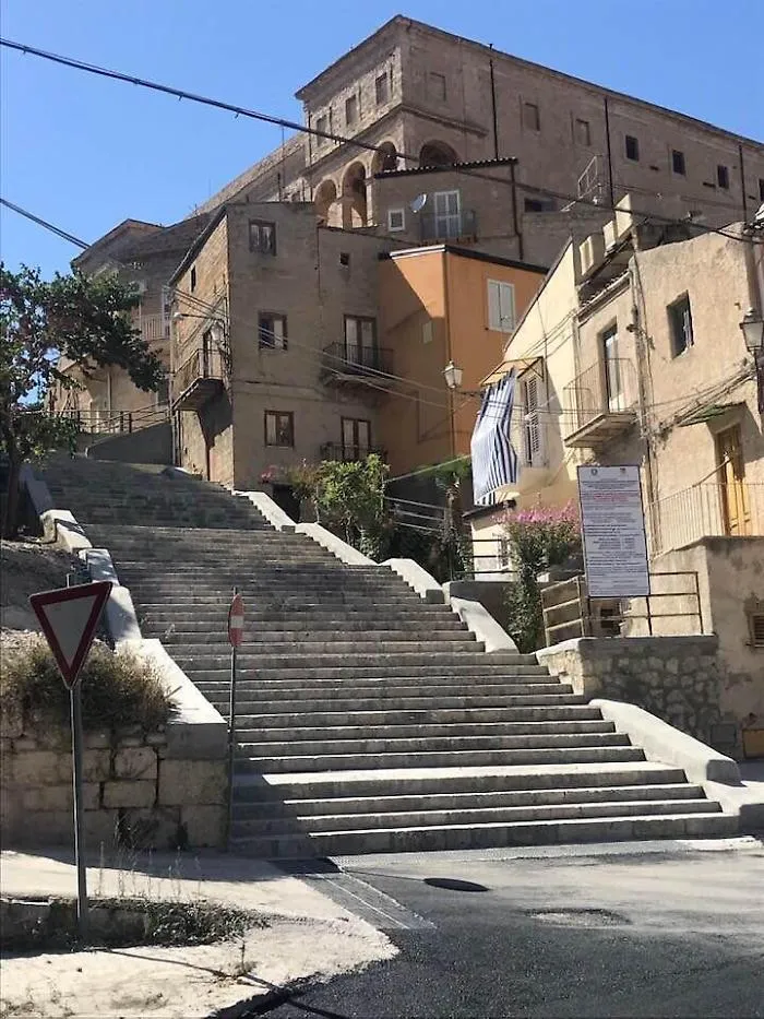 Ultimati i lavori di riqualificazione e messa in sicurezza della scalinata di via Spinuzza