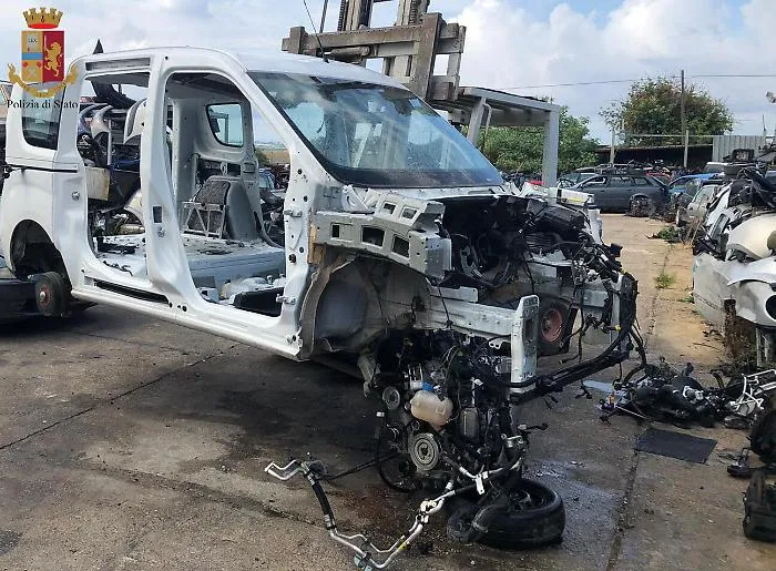 Vittoria, auto rubate e rottamate a buon prezzo: padre e figlio denunciati