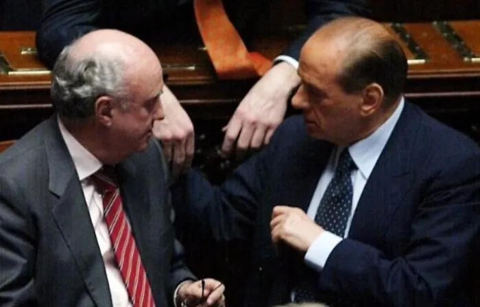 Urbani: &laquo;Berlusconi che scarica Dell'Utri e rinuncia alle tv &egrave; la fine di un'epoca&raquo;