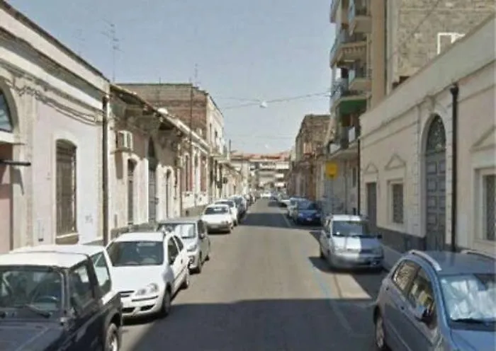 Catania, porta da mangiare all&rsquo;amico indigente: denunciato
