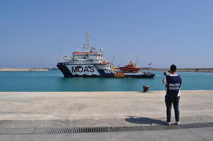 Sbarco a Pozzallo: arrestati scafisti. Sui loro gommoni 210 migranti