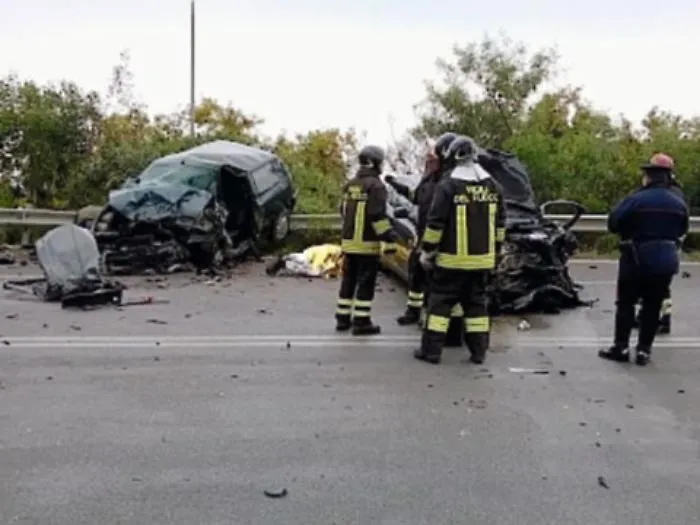 Scontro frontale tra due auto, muore un operaio a Sciacca