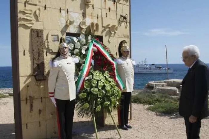 Mattarella: &laquo;La piccola Favour senz'altro italiana Lampedusa il volto migliore dell'Europa&raquo;