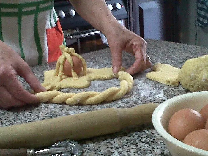Aceddu cu l'ova e cuddure pasquali siciliane