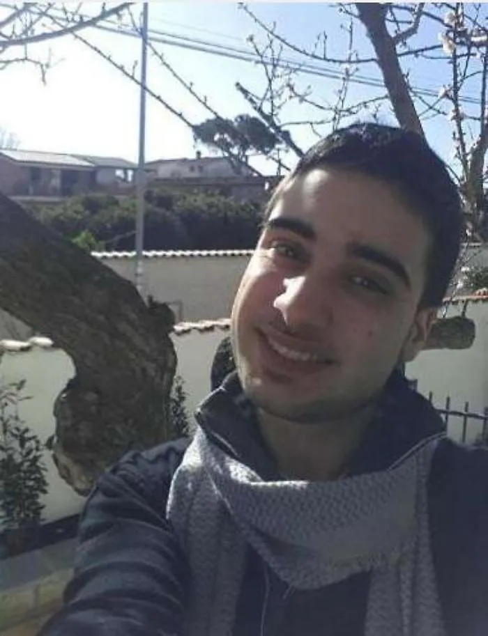 Il siciliano ferito: &laquo;sono vivo per miracolo&raquo; Giovane impiegato aeroporto: &laquo;Fuggendo calpestavamo corpi&raquo;