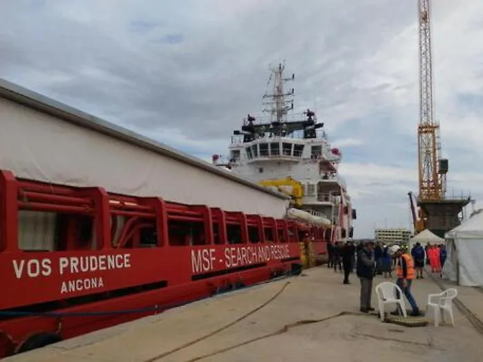 Sbarchi migranti, a Catania nave Prudence con sei cadaveri a bordo