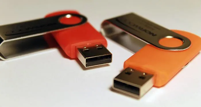 La chiavetta Usb compie 20 anni: ma &egrave; tanto utile quanto pericolosa 