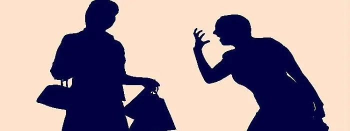 La rissa tra mamme a Gela: quei genitori adultescenti e spazzaneve