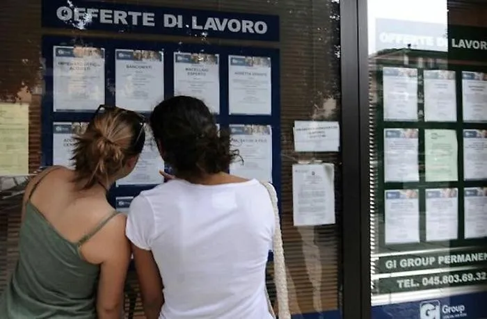 Lavoro, in Sicilia in palio oltre 51mila postie c'&egrave; l'assurdo di figure che non si trovano