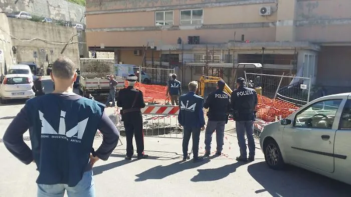 Al settaccio assetti, operai e fornitori della ditta che sta lavorando all'ospedale di Taormina