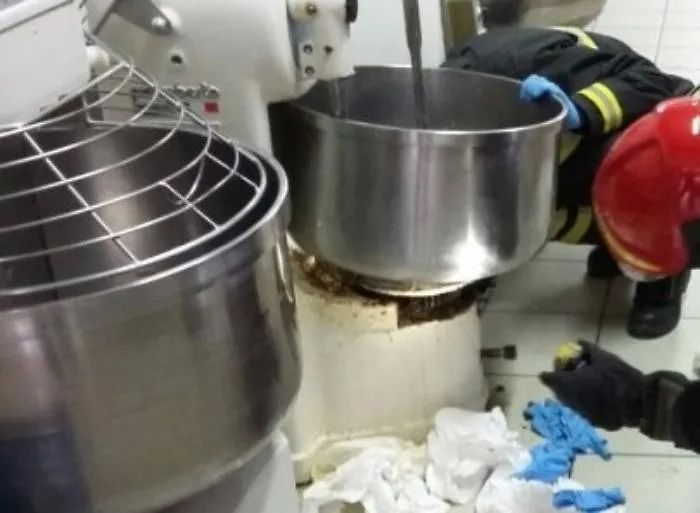 Gli resta il braccio incastrato nell'impastatrice, soccorso bambino a Scicli