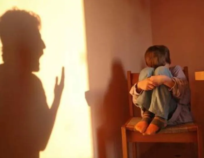 Catania, fer&igrave; un alunno disabile, chiesto il giudizio per una prof