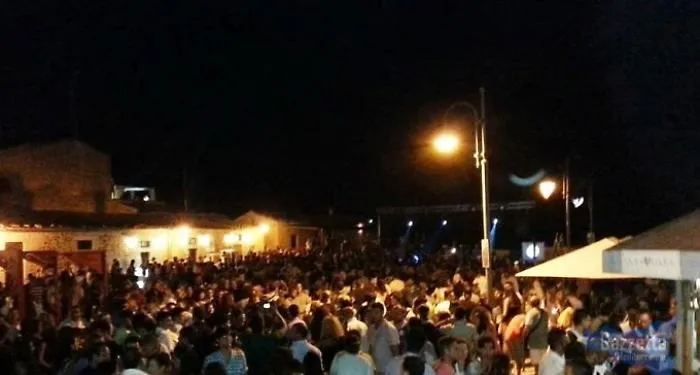 Marzamemi, incontra la sua ex nella movida e le rompe il naso