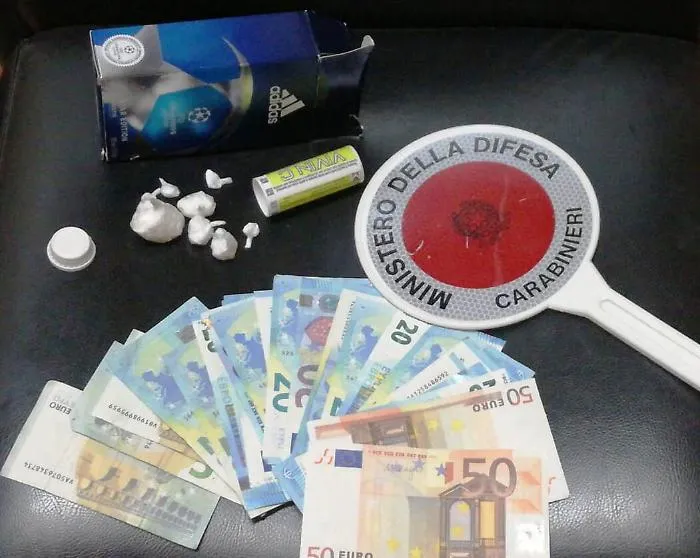 Catania, tra un taglio di capelli e l'altro spacciava cocaina