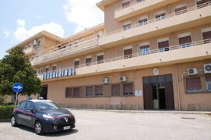 Abiti in lavatrice per far sparire tracce rapina in macelleria: arrestato