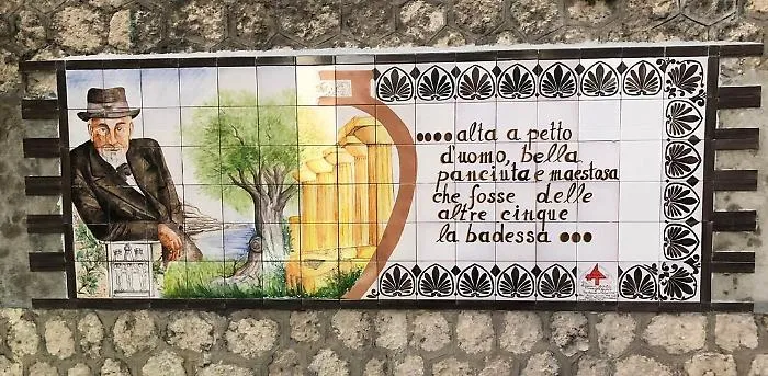 Un pannello in piastrelle maioliche donato ad Agrigento da Alfredo Prado