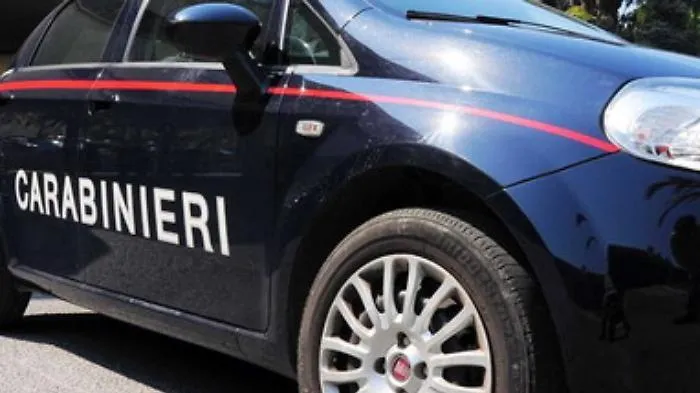 Carabinieri si spara in caserma durante la cerimonia dell'alzabandiera