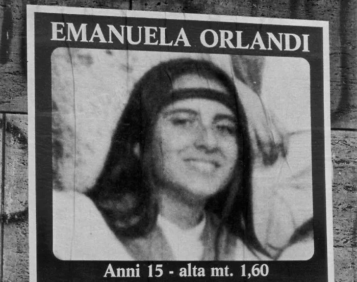 Emanuela Orlandi,  svolta dal Vaticano: due tombe l'11 luglio saranno riaperte per accertare se ne ospitano il cadavere