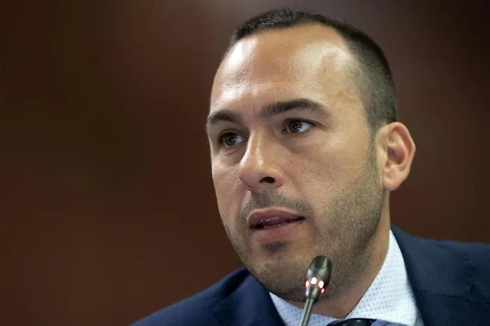 Il sottosegretario Di Stefano (M5s) a Salvini: &laquo;Ti senti Maradona, ma sei un Higuain fuori forma...&raquo;