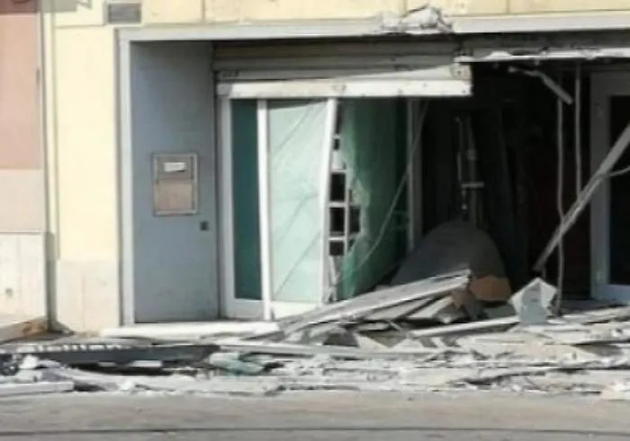 Trapani, scassinato bancomat del Credito di Sicilia: bottino da 100 mila euro