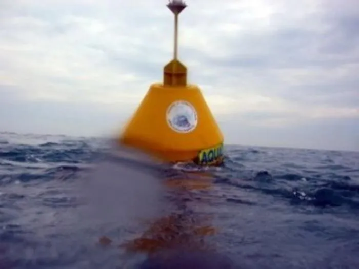Boa anti tsunami nel mare di Stromboli