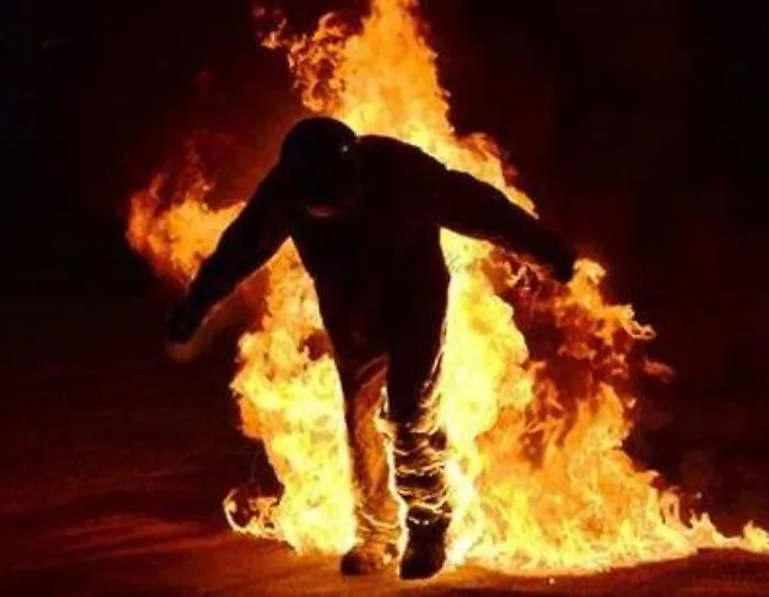 Litiga con la moglie, si cosparge di alcol e si d&agrave; fuoco: grave 50enne a Vittoria