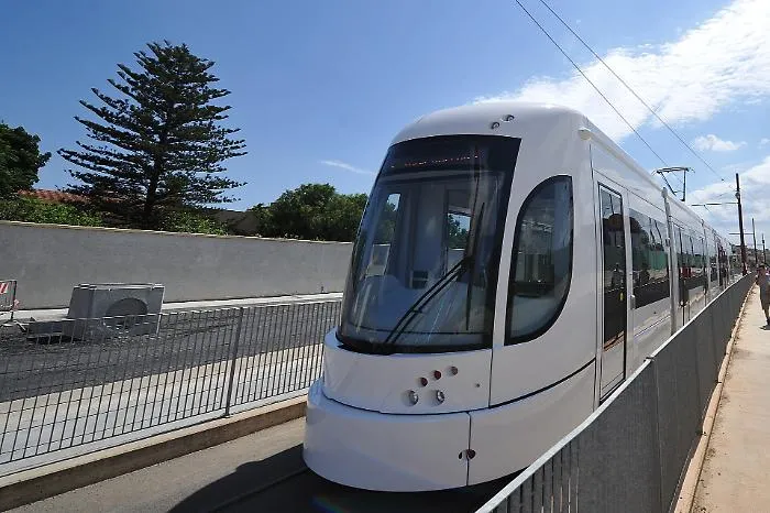 Palermo, ancora vandali contro i tram: bottiglia contro il parabrezza
