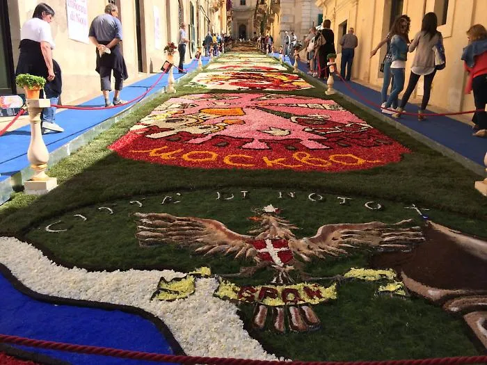Infiorata di Noto: quest'anno sar&agrave; dedicata ai siciliani in America
