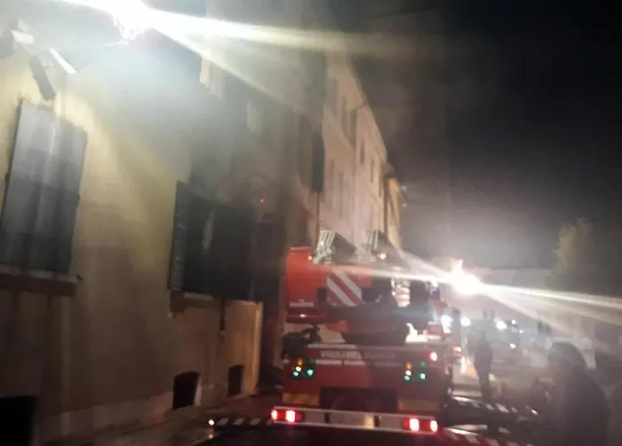 Mirandola, incendio doloso nella sede della polizia municipale provoca due morti, due feriti gravi e 16 intossicati: arrestato un giovane nordafricano   