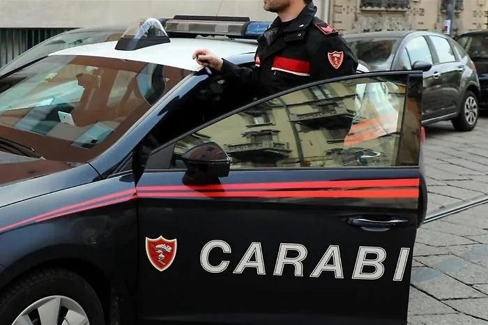 Nipote-badante deruba zii di soldi e preziosi: arrestato