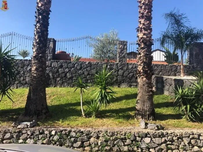 Catania, occupa un terreno pubblicoe ci costruisce una villa di lusso di 250 mq
