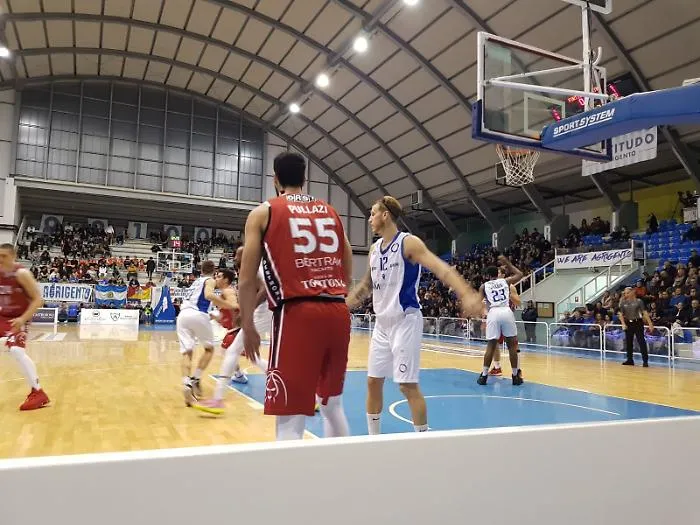 Basket A2: la Fortitudo spicca il volo, anche Tortona si arrende