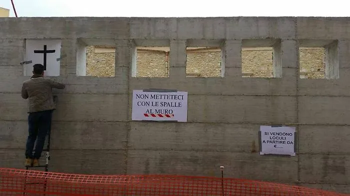Canicatt&igrave;, quartiere in subbuglio &laquo;Quel muro va subito demolito&raquo;