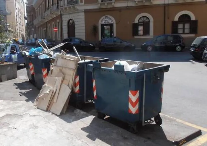 Addio a 700 cassonetti: &egrave; la svolta del porta a porta per 45 mila catanesi