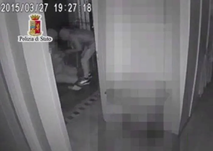 Arancia meccanica alla Zisa Ripresi da cam, la Polizia li arresta