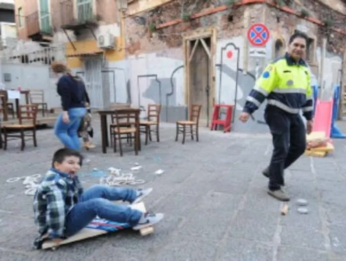 Catania, a San Berillo i bambini riscoprono i giochi di strada